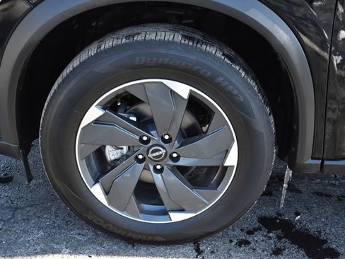 Used 2025 Nissan Rogue SV image 11