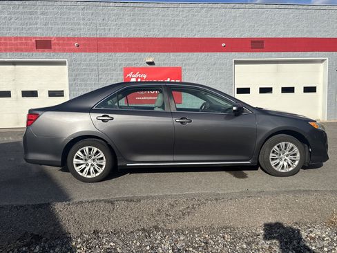 Used 2012 Toyota Camry image 2