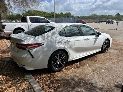 Used 2020 Toyota Camry SE image 3