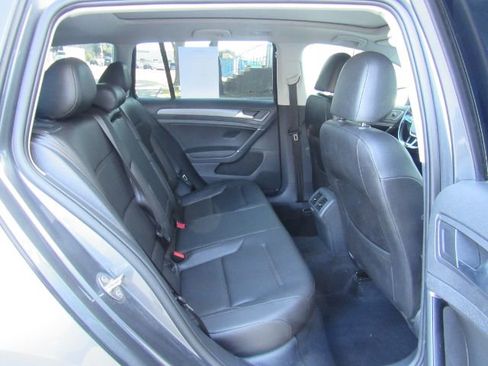 Used 2019 Volkswagen Golf SE image 23