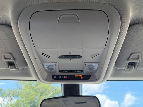 Used 2019 Chevrolet Equinox LT FWD image 22