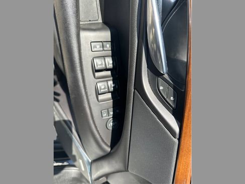 Used 2019 Cadillac Escalade Luxury AWD/4WD image 24