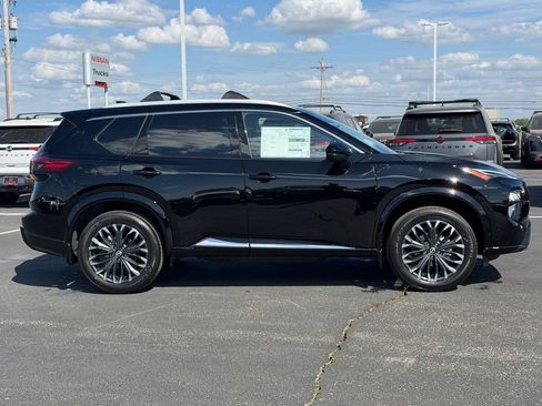 New 2026 Nissan Rogue Platinum AWD/4WD image 3