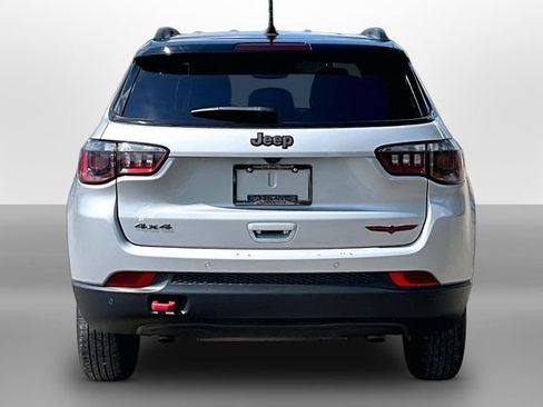 Used 2025 Jeep Compass Trailhawk AWD/4WD image 4