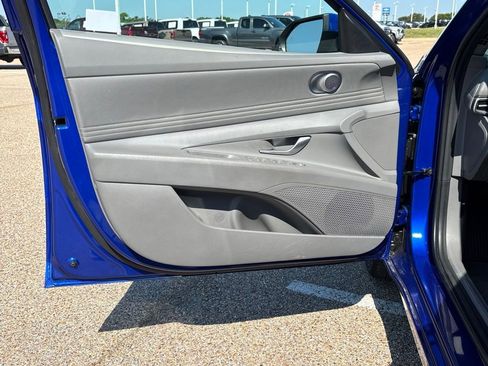 Used 2025 Hyundai Elantra SEL FWD image 24