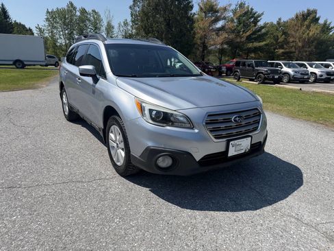 Used 2017 Subaru Outback 2.5i Premium AWD/4WD image 6