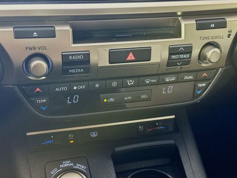 Used 2015 Lexus ES 350 w/ Luxury Package FWD image 18