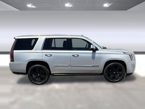 Used 2018 Cadillac Escalade Platinum AWD/4WD image 7