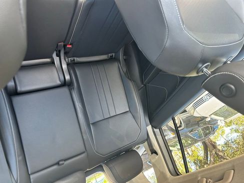 Used 2022 Volkswagen Tiguan SE image 12