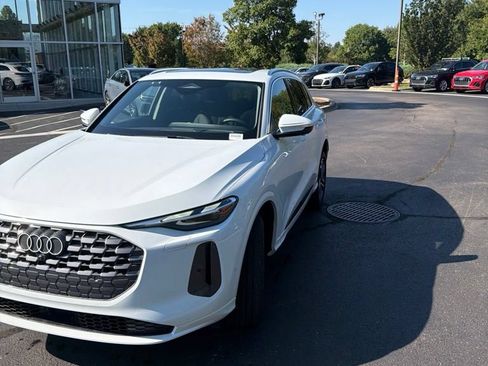 Certified 2025 Audi Q5 Premium w/ Convenience Package AWD/4WD image 13