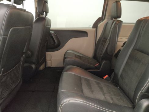 Used 2020 Dodge Grand Caravan SXT image 18