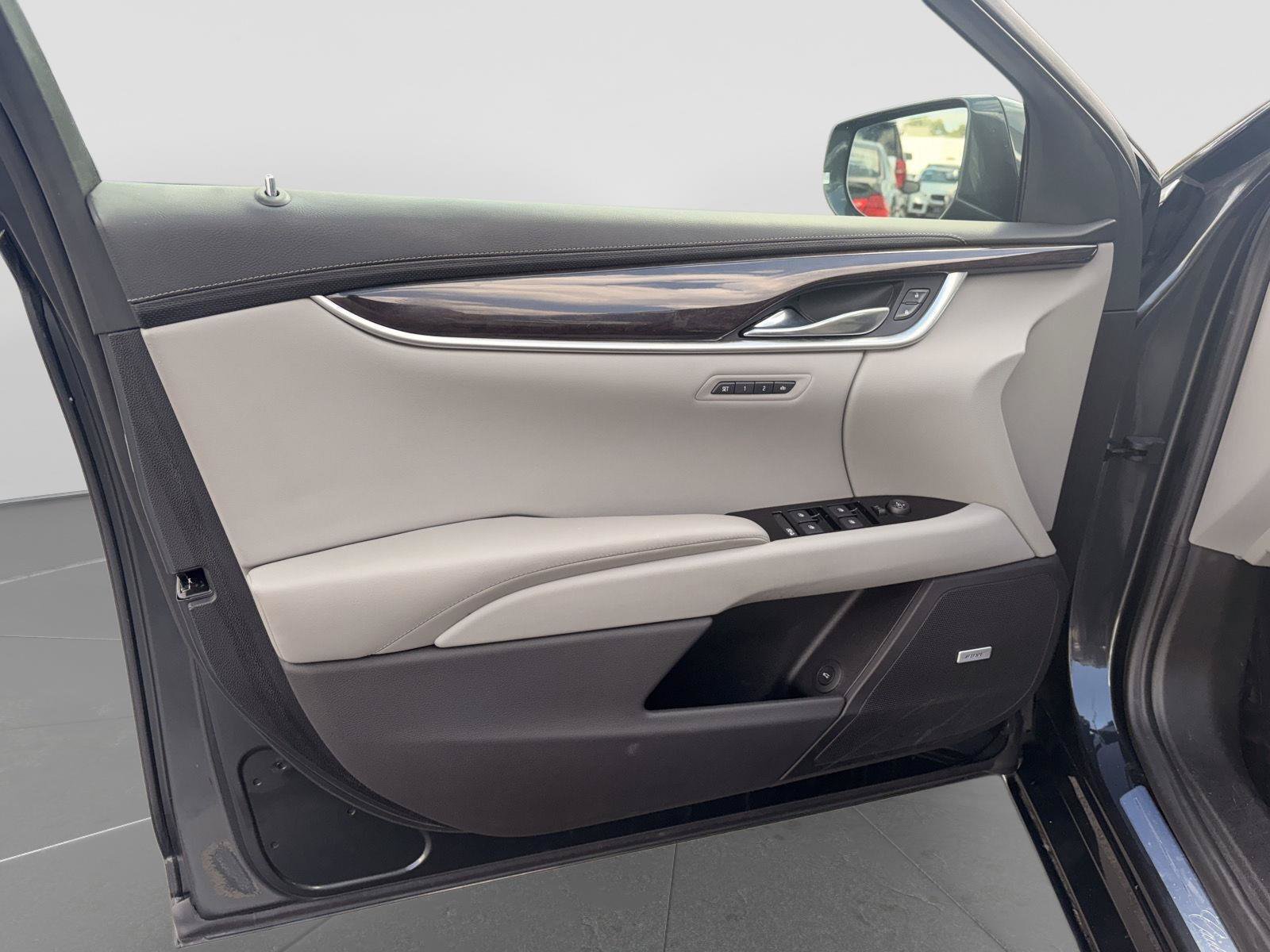 Used 2016 Cadillac XTS Luxury FWD image 10
