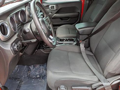 Used 2018 Jeep Wrangler Unlimited Sahara w/ Cold Weather Group image 11