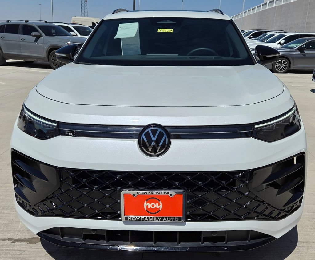 Certified 2025 Volkswagen Tiguan SE R-Line FWD image 4
