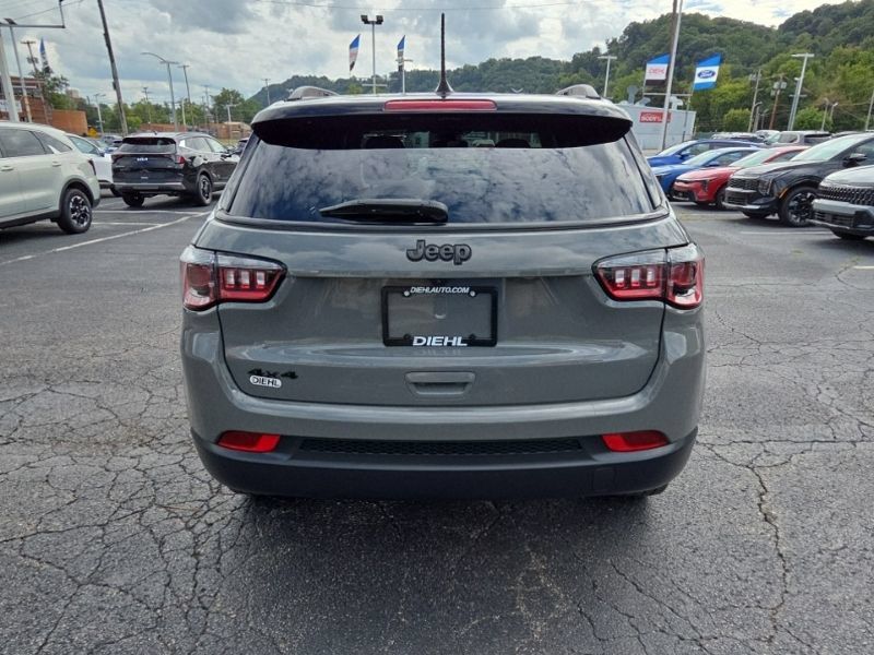 Used 2023 Jeep Compass Latitude w/ Convenience Group AWD/4WD image 6