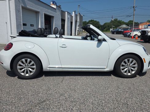 Used 2018 Volkswagen Beetle 2.0T S FWD image 7