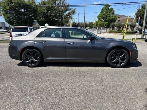 Used 2022 Chrysler 300 S RWD image 2
