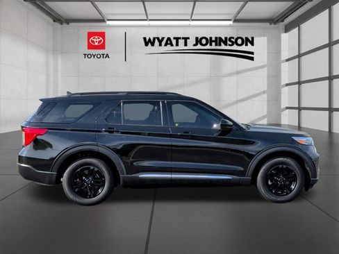 Used 2022 Ford Explorer XLT w/ Equipment Group 202A AWD/4WD image 6