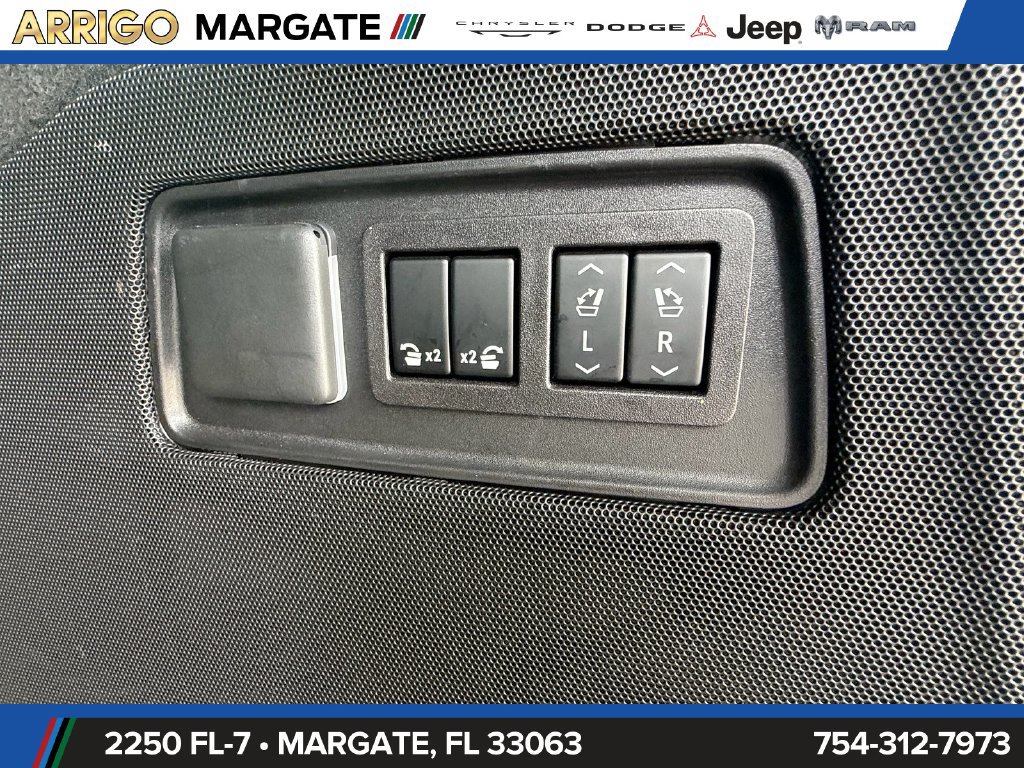 Used 2023 Cadillac Escalade ESV Luxury RWD image 17