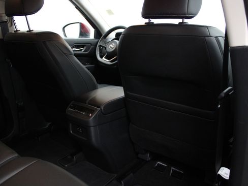 Used 2023 Nissan Pathfinder SL AWD/4WD image 25