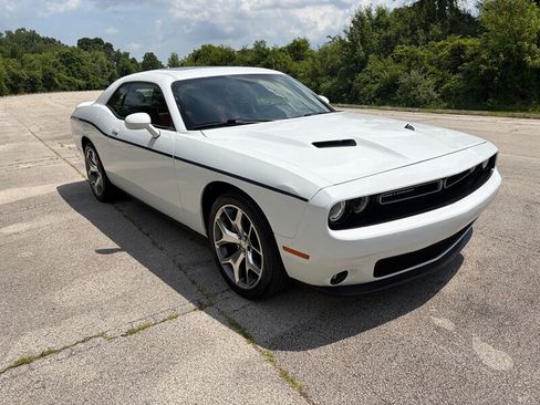 Used 2015 Dodge Challenger SXT Plus RWD image 8