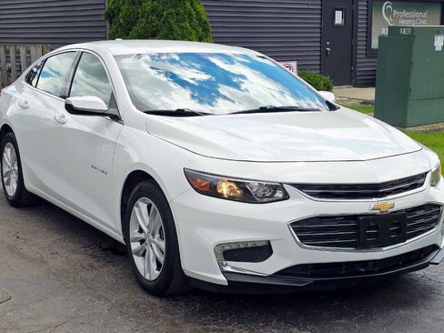 Used 2017 Chevrolet Malibu LT FWD image 8