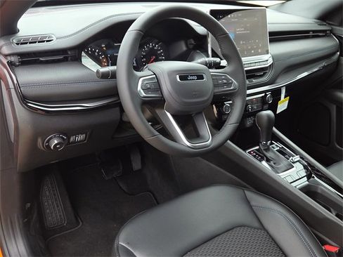 New 2026 Jeep Compass Latitude image 16