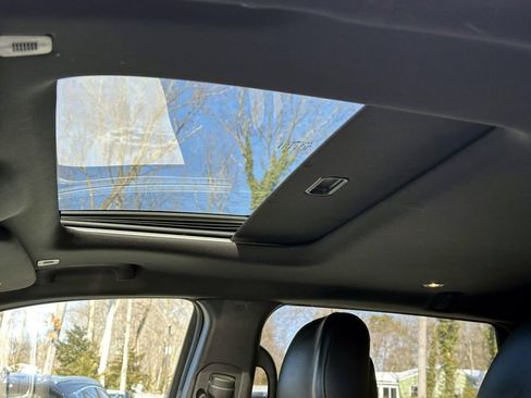 Used 2019 Jeep Grand Cherokee Limited image 19