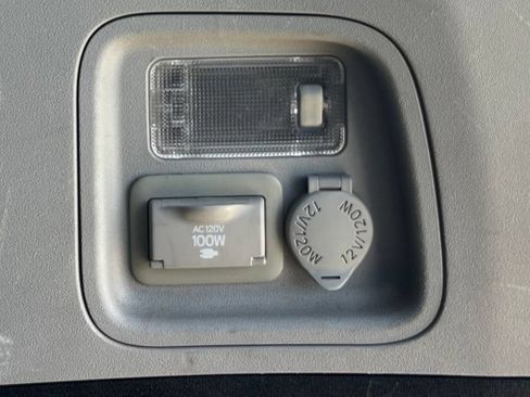 Used 2016 Toyota Sienna SE Premium FWD image 32