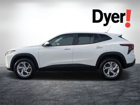 Certified 2025 Chevrolet Trax LS w/ LS Convenience Package image 7