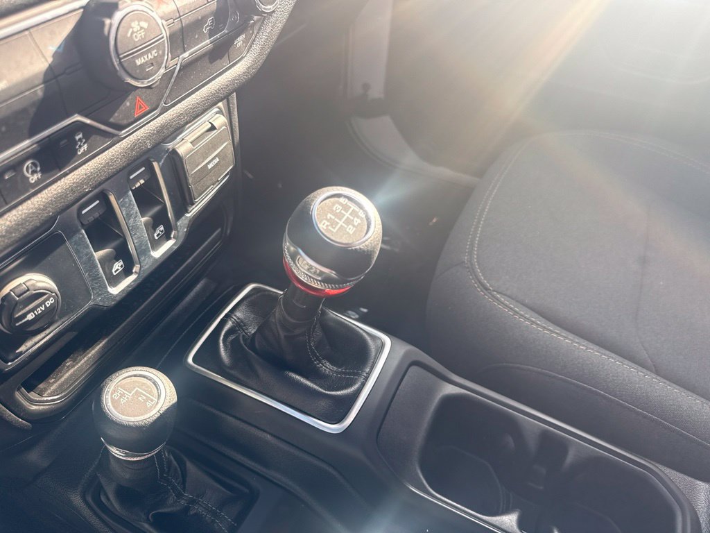 Used 2025 Jeep Wrangler Sport AWD/4WD image 4