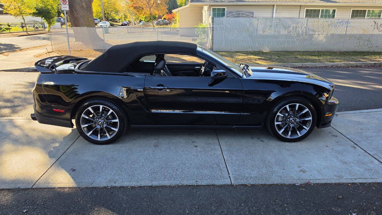 Used 2011 Ford Mustang GT Premium w/ Electronics Pkg RWD image 4