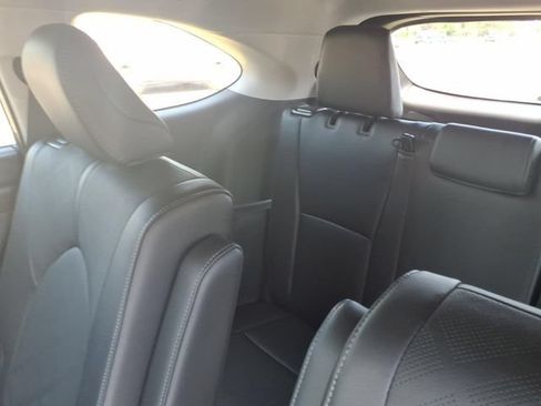 Used 2023 Toyota Highlander Platinum FWD image 8