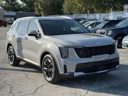Certified 2024 Kia Sorento S FWD image 2
