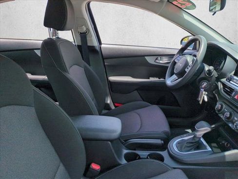 Used 2023 Kia Forte LXS w/ LXS Technology Package FWD image 19