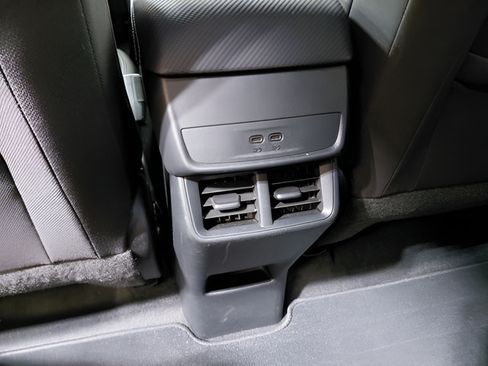 Used 2026 Chevrolet Equinox LT AWD/4WD image 35