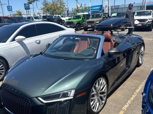 Used 2017 Audi R8 V10 w/ Carbon Exterior Package AWD/4WD image 1