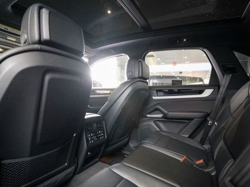 New 2026 Porsche Cayenne image 17