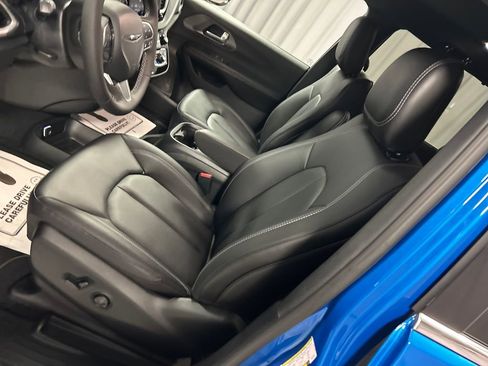 New 2026 Chrysler Pacifica Select image 10