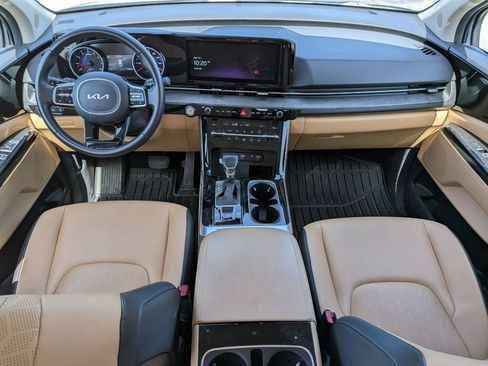 Used 2024 Kia Carnival EX FWD image 4