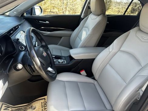 Used 2019 Cadillac XT4 Luxury w/ Cold Weather Package image 12