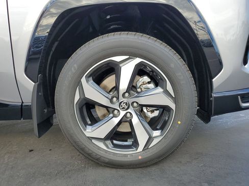 New 2025 Toyota RAV4 SE image 8