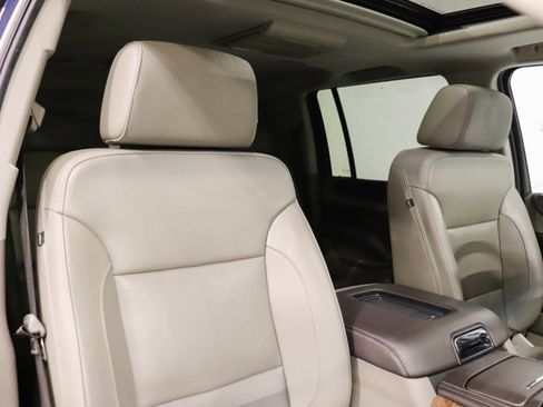 Used 2020 Chevrolet Suburban Premier AWD/4WD image 17