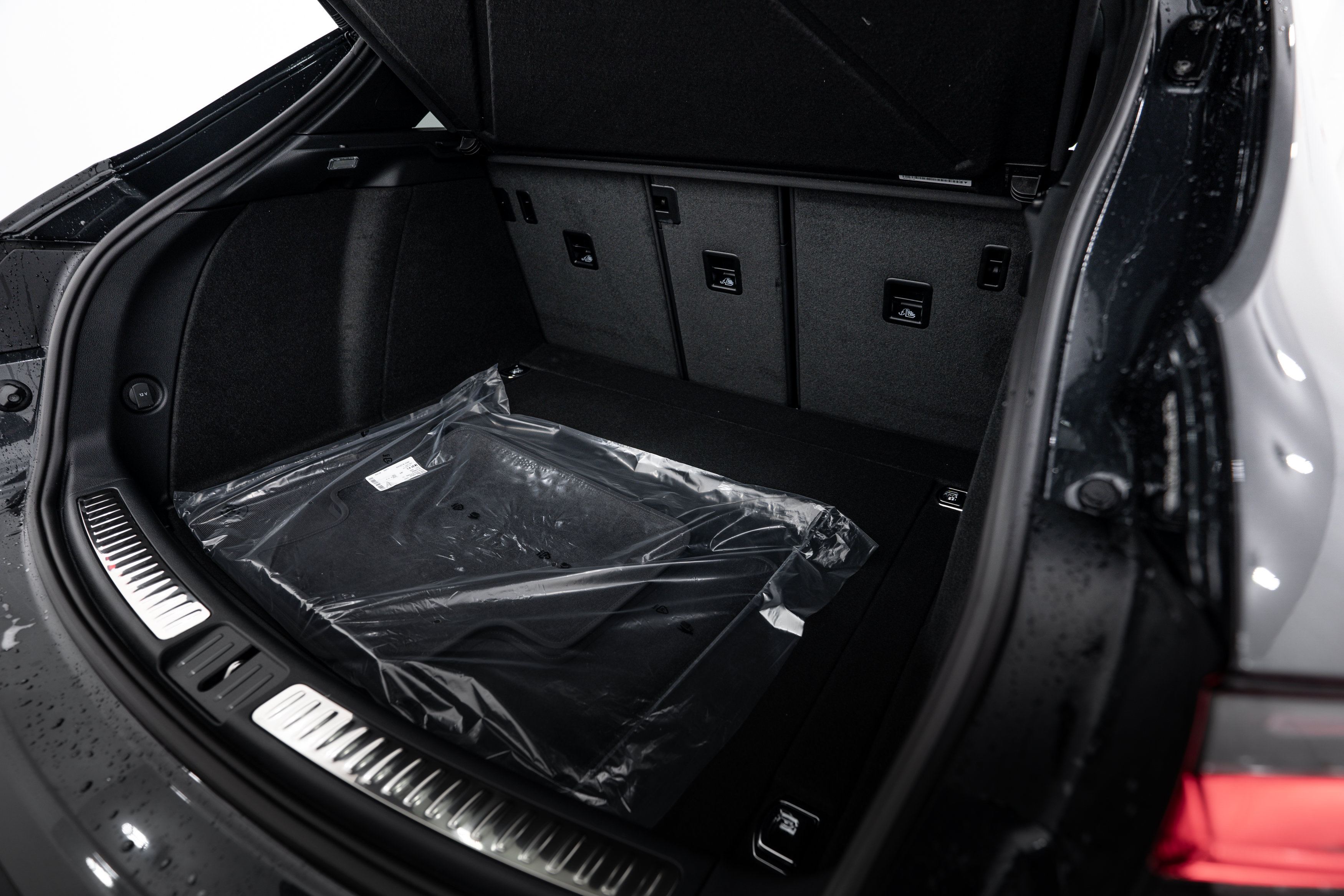 Certified 2026 Porsche Macan AWD/4WD image 25