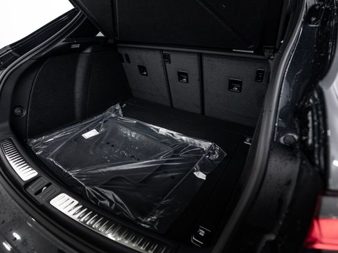 Certified 2026 Porsche Macan AWD/4WD image 25