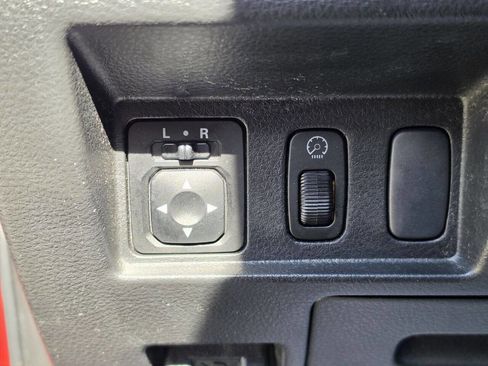 Used 2006 Mitsubishi Outlander LS FWD image 32