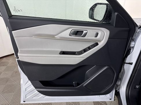New 2026 Ford Explorer Active w/ Active Comfort Package RWD image 16