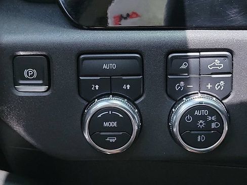Used 2024 GMC Sierra 1500 SLT w/ SLT Premium Plus Package AWD/4WD image 16