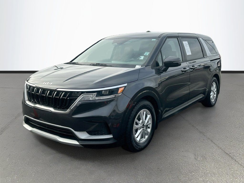 Used 2023 Kia Carnival LX FWD image 3
