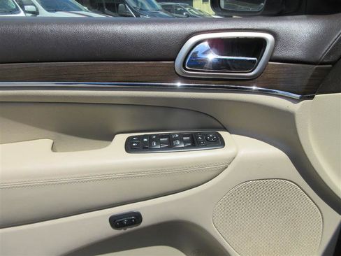 Used 2015 Jeep Grand Cherokee Overland AWD/4WD image 12